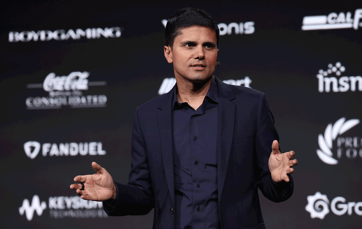 Moveworks CEO Bhavin Shah presenting at Moveworks.global 2024.